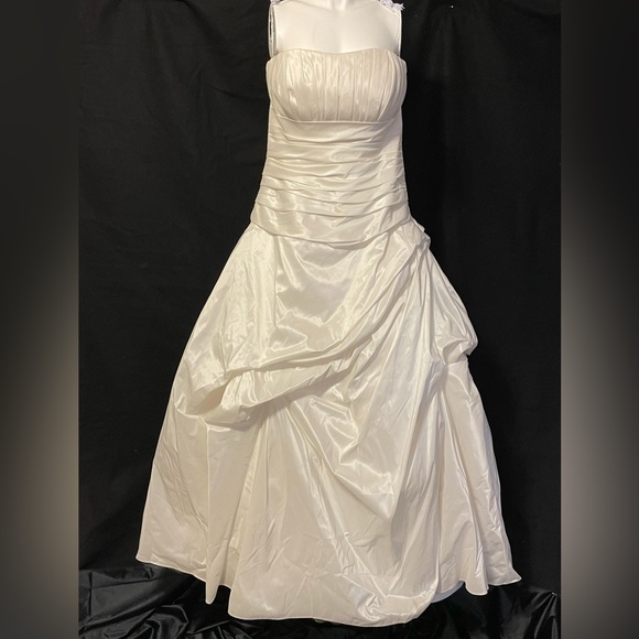 Morilee by Madeline Gardner Dresses & Skirts - Mori Lee by Madeline Gardner Pleated Bodice Ruched Ball Gown Wedding Dress Sz 16